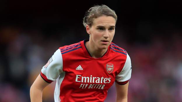 Striker Miedema signs new Arsenal contract