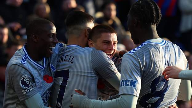 Crystal Palace 2-3 Everton: Idrissa Gueye scores 86th-minute winner