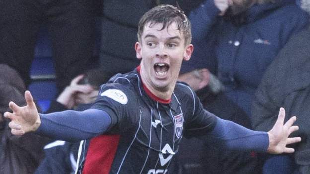 Ross County 3-3 Rangers: Errors cost league leaders in Dingwall draw