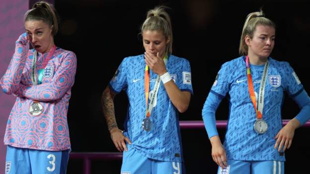 Women's World Cup: Lauren Hemp says England 'wanted more' as Lionesses return home