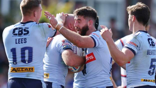 Super League: Wakefield Trinity win 19-10 to relegate London Broncos - BBC  Sport