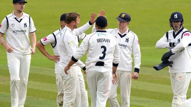 Bob Willis Trophy final: Warwickshire finish off Lancashire to secure innings win
