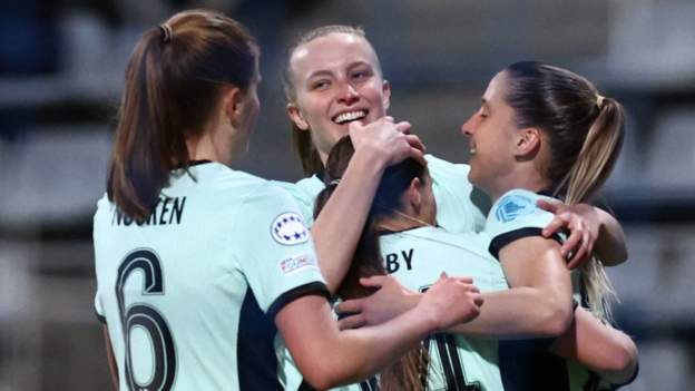 Chelsea want to give Hayes 'send-off she deserves'