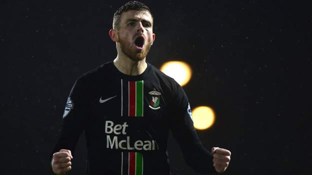 Glentoran beat Ballymena as Swifts defeat Newry