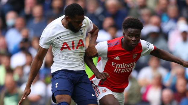 Bukayo Saka: Arsenal forward clapped on to pitch by Tottenham fans in pre-season friendly