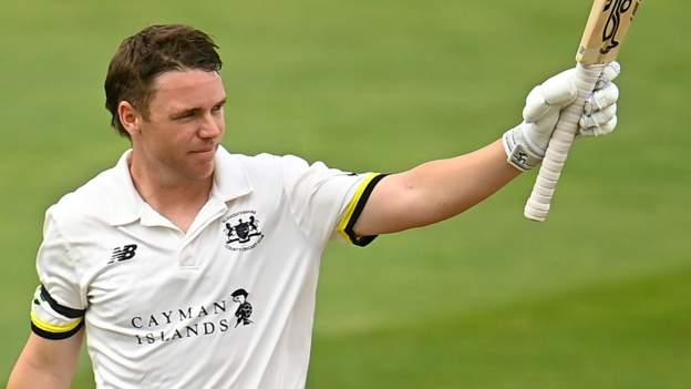 County Championship: Marcus Harris leads Gloucestershire's charge against Somerset in Taunton