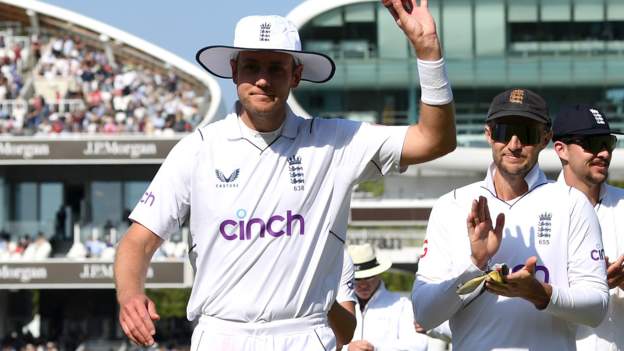 Broad takes five as England dominate Ireland