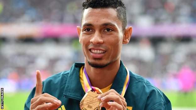 Wayde van Niekerk celebrates after winning the 400m gold at the 2017 World Championships in London