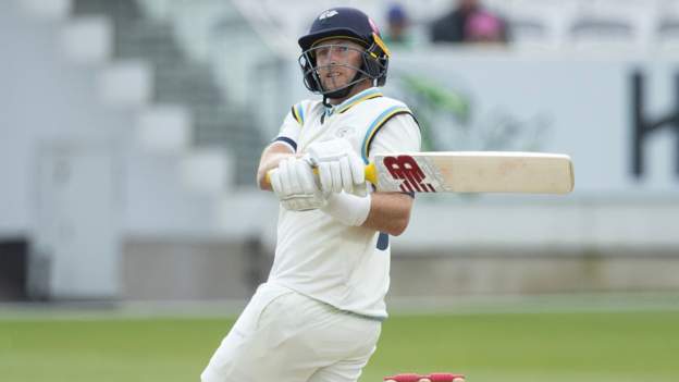 Yorkshire hold on as Middlesex push for victory