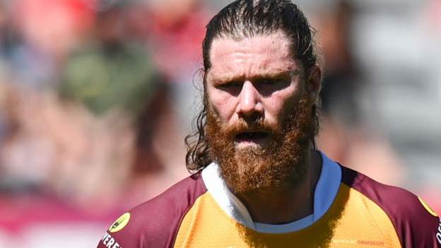 Huddersfield thrash coachless Castleford