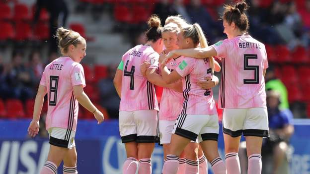 Women's World Cup: Scotland fans mix up Reims & Rennes - BBC Sport