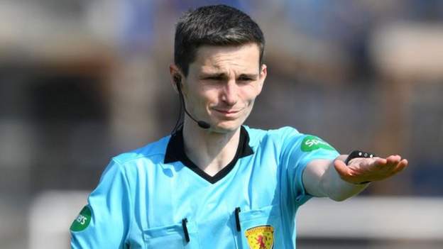 <div>Craig Napier: 'Overwhelming support' for referee after coming out publicly as gay</div>