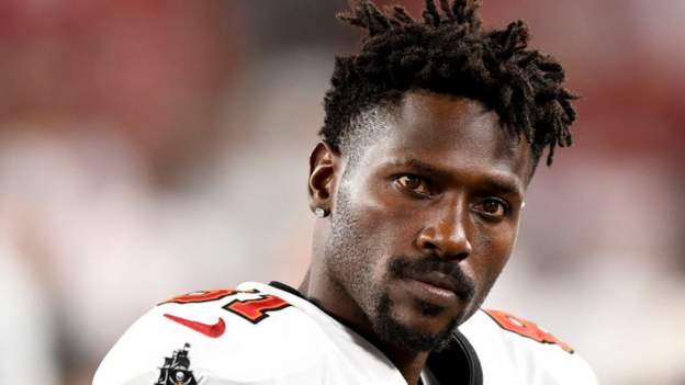 Antonio Brown: Tampa Bay Buccaneers player banned for misrepresenting vaccinatio..