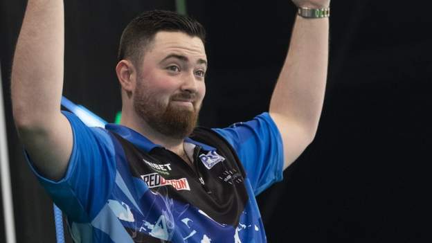 Premier League Darts: Luke Humphries gains first win for challenger