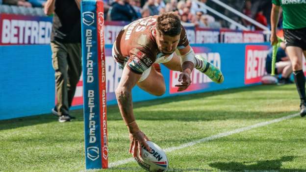 Superb Saints demolish sorry Huddersfield