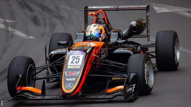 Sophia Florsch driving at the Macau Grand Prix