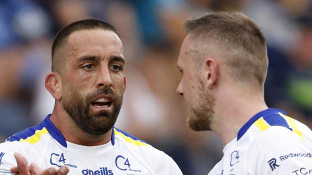 Warrington run in 11 tries to thrash Castleford