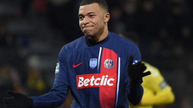 Mbappe scores twice for PSG in French Cup stroll