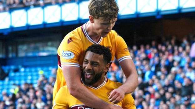 Rangers 1-1 Motherwell: Champions held at home on flag day