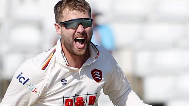 County Championship: Essex on high in opposition to Somerset heading into remaining day