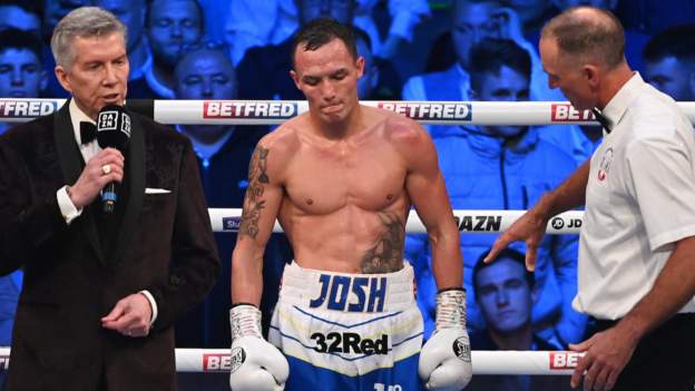 Warrington rematch with Lara ends in draw after Mexican suffers huge cut