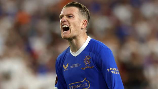 Steven Davis: Rangers extension 'means the world' to Northern Ireland captain