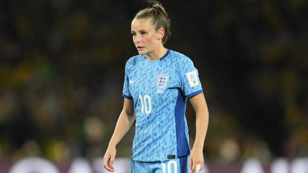 Women's World Cup: Ella Toone praised by England team-mate Keira Walsh