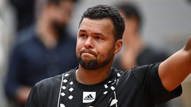 French Open: Jo-Wilfried Tsonga retires after emotional Casper Ruud defeat - BBC Sport