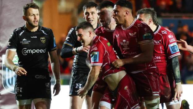 United Rugby Championship: Scarlets 33-17 Dragons