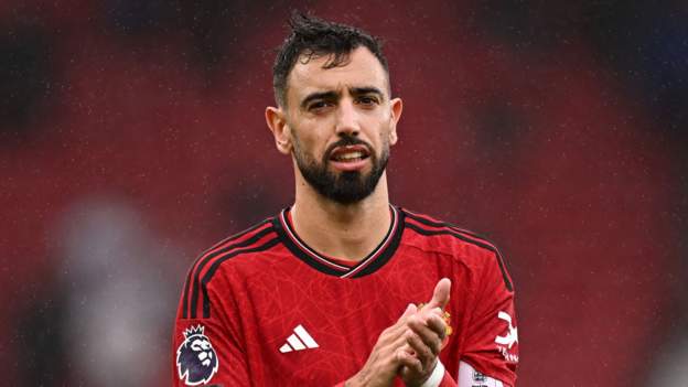 Player injuries: Manchester United's Bruno Fernandes plays most minutes in world football