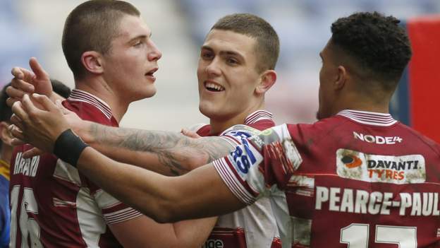 Wigan beat Wakefield to go top of Super League