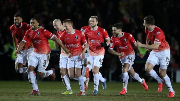 Newport County 0 0 Salford City 5 6 On Pens Bbc Sport
