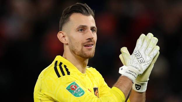 Newcastle recall Dubravka from Man Utd loan