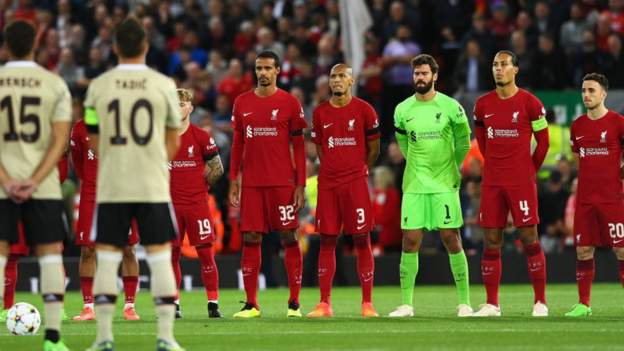 <div>Liverpool & EFL: Tributes paid to Queen Elizabeth II as professional football resumes</div>