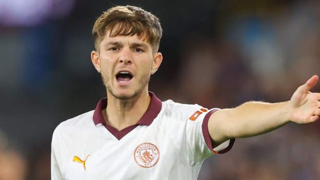 Man City midfielder McAtee joins Blades on loan