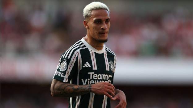 <div>Manchester United's Antony appears on Brazilian TV to deny allegations of assault</div>