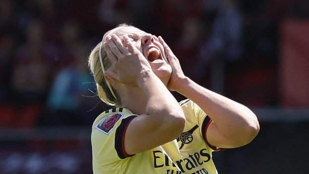 Women's Super League: Arsenal miss out on WSL title