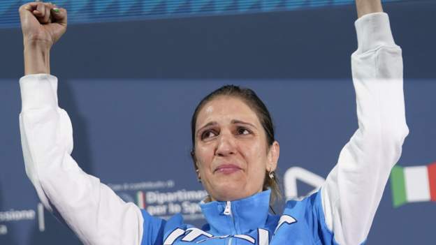 'Doctors said it wasn't possible' - fencer's gold after C-section