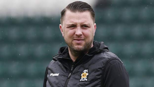 Cambridge United sack head coach Bonner