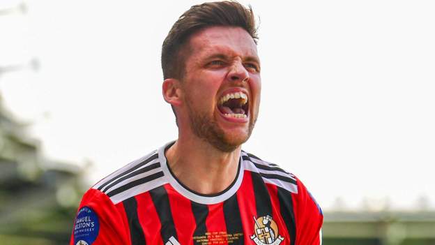 Crusaders dominate final to win Irish Cup