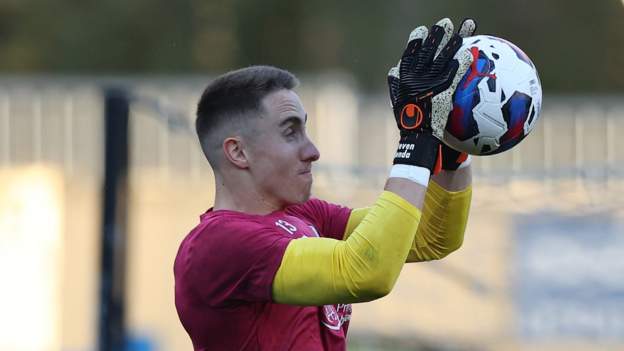 Fulham close in on Swansea keeper Benda