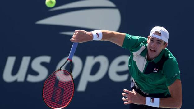 Emotional Isner loses in final singles appearance