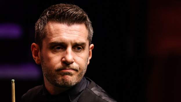 Selby maintains slim lead over Allen in semi-final