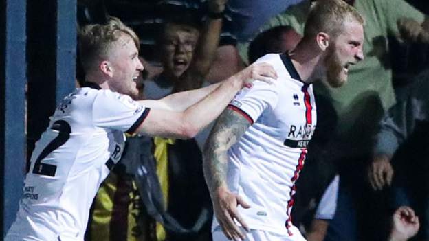 Luton Town 1-1 Sheffield United: Oli McBurnie on target but Blades held to draw