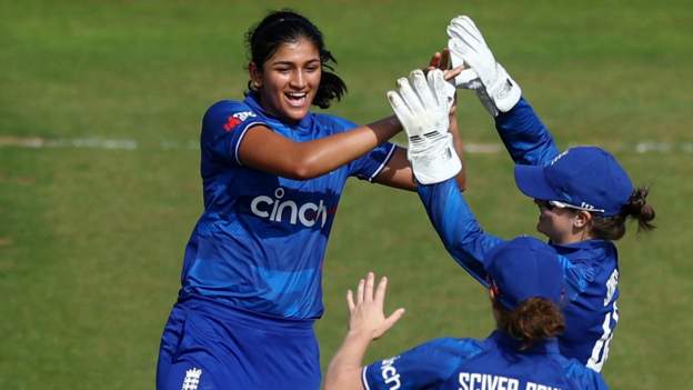 Anglia kontra Sri Lanka: Mahika Gaur i Lauren Filer w roli gospodarzy wygrywają pierwsze ODI
