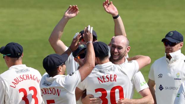 Glamorgan race to first win v Worcestershire