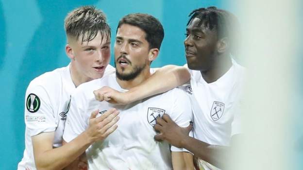Fornals scores twice as youthful West Ham win