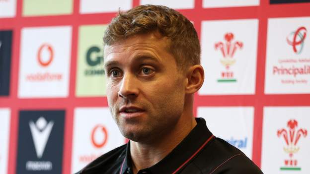 Halfpenny signs one-year deal with Crusaders