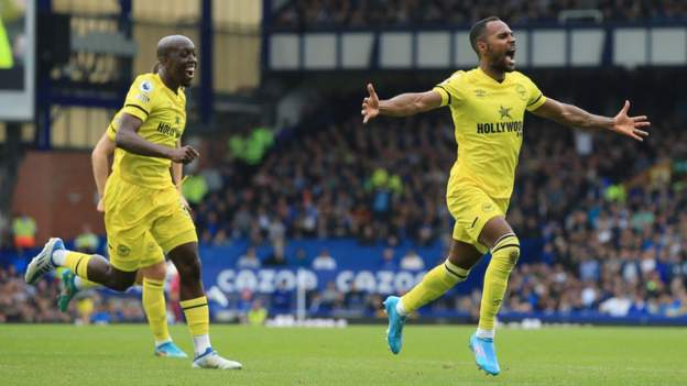 Everton 2-3 Brentford: Nine-man Toffees miss chance to secure Premier League sur..