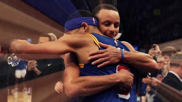 'That's greatness' - NBA stars hail Curry as he sets three-point record thumbnail